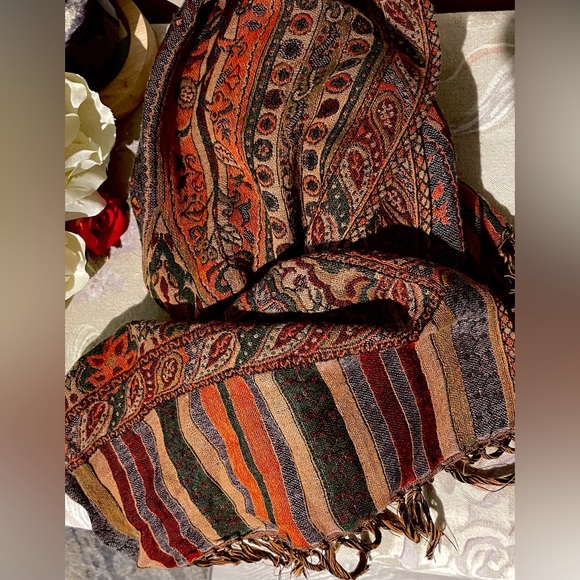 Gorgeous Wool Scarf 🍁 - Picture 4 of 5